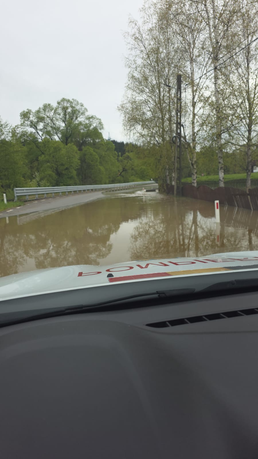 Inundații în Suceava. O șosea a fost inundată